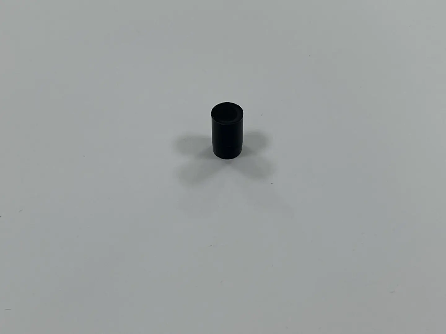 High-precision custom black rubber cylindrical stopper, solid rubber anti-vibration bumper pad for machinery and automotive applications