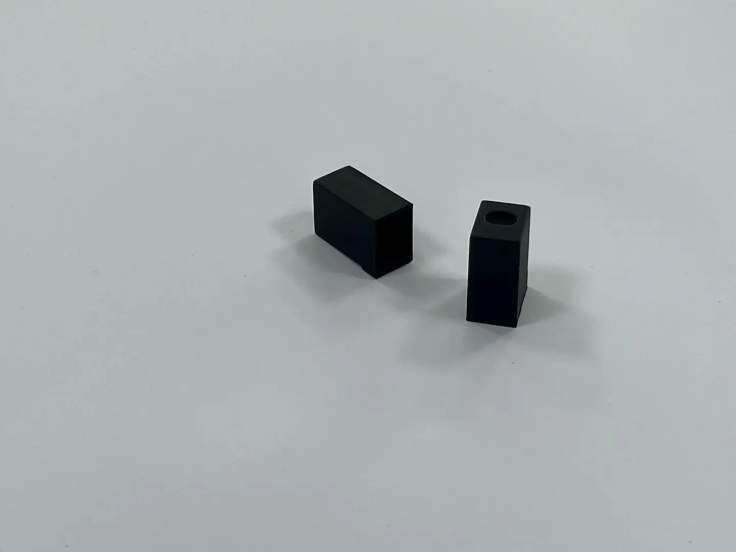 Custom molded black silicone rubber protective caps, rectangular hollow rubber sleeves for industrial connectors
