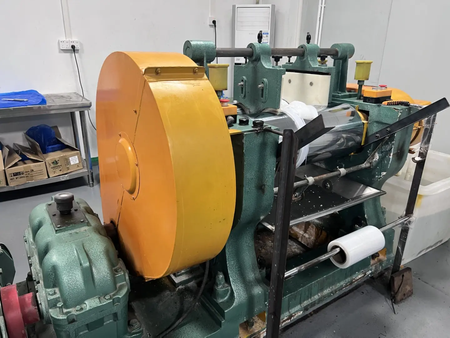 Silicone rubber mixing mill in factory workshop, two-roll rubber mixing machine for raw material preparation